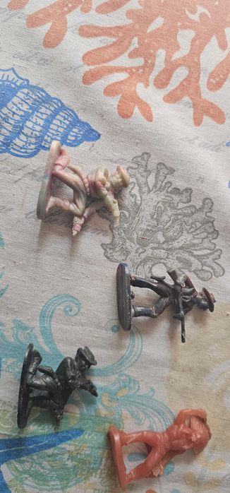 Cowboy si indieni romanesti, perioada comunista,figurina plastic