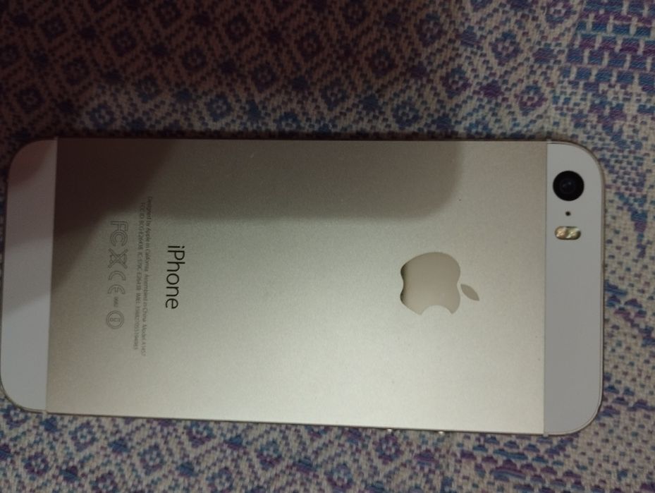 Продам iPhone 5C/16 гб в хорошем  состоянии