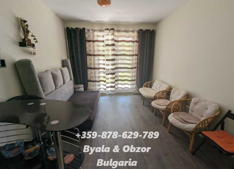 Обзаведен двустаен апартамент със собствен двор-градина в гр.Бяла