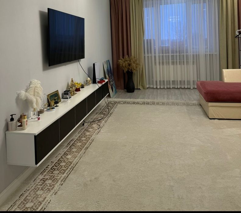 Продаётся ковёр качественный. 24/7.