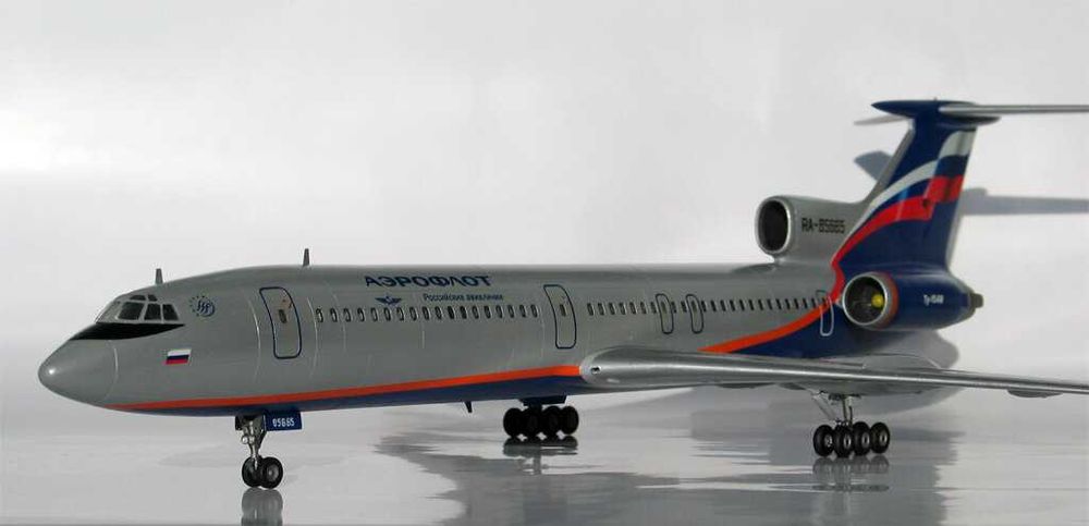 Сборная модель пассажирского самолета-Ту-154М масштаб 1:144 "ЗВЕЗДА"