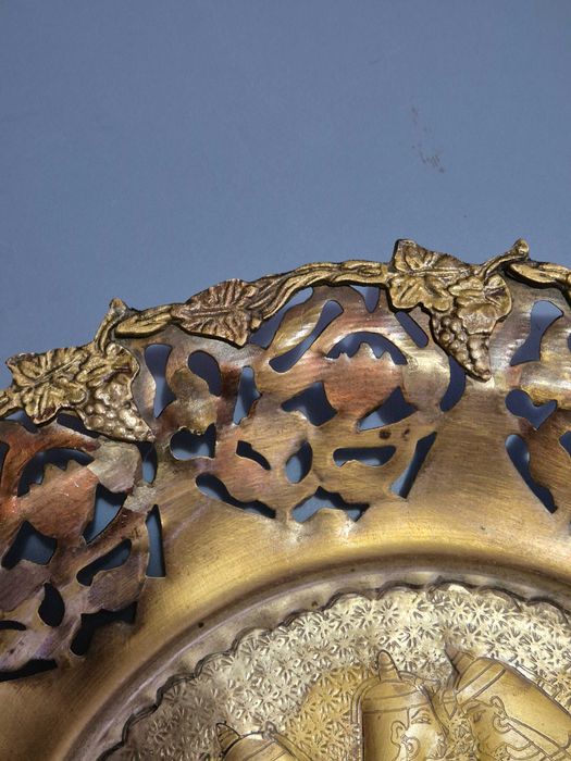 Platou ornamental din alama manufacturat in Egipt peste 50 ani vechime