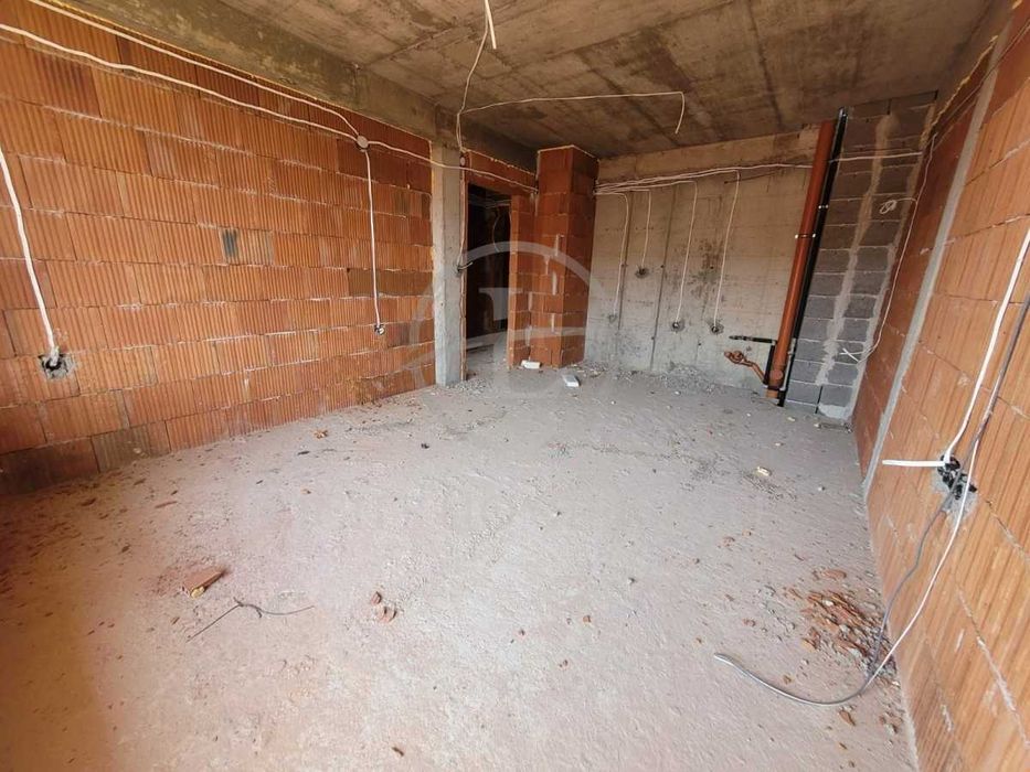 Продава се Двустаен апартамент в Пловдив, Остромила - 52 кв.м за 1520 €/кв.м - Снимка #2