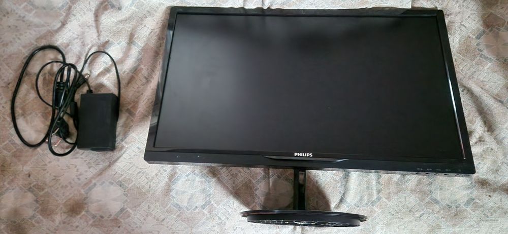 Срочно продам ps4 старая версия по.