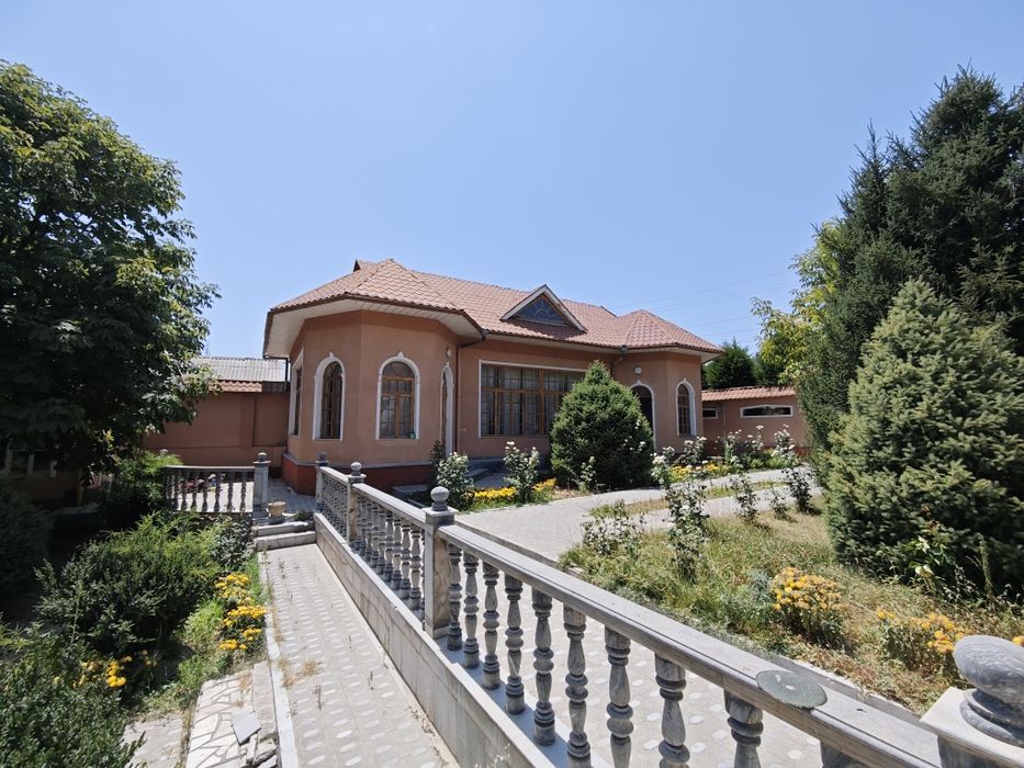 Продаётся дом (участок)