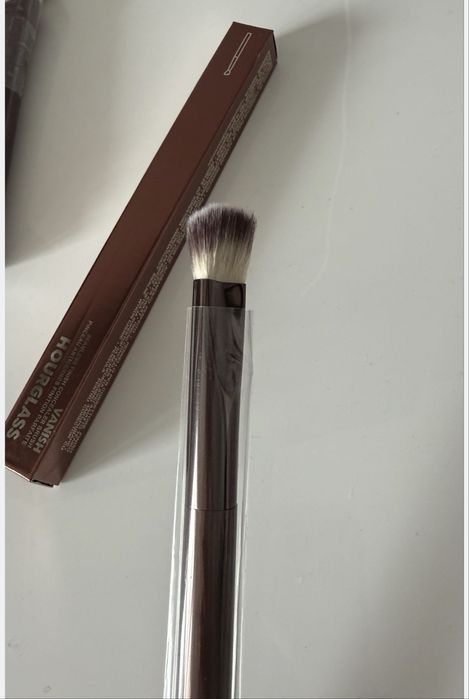 Hourglass четка за коректор и фон дьо тен