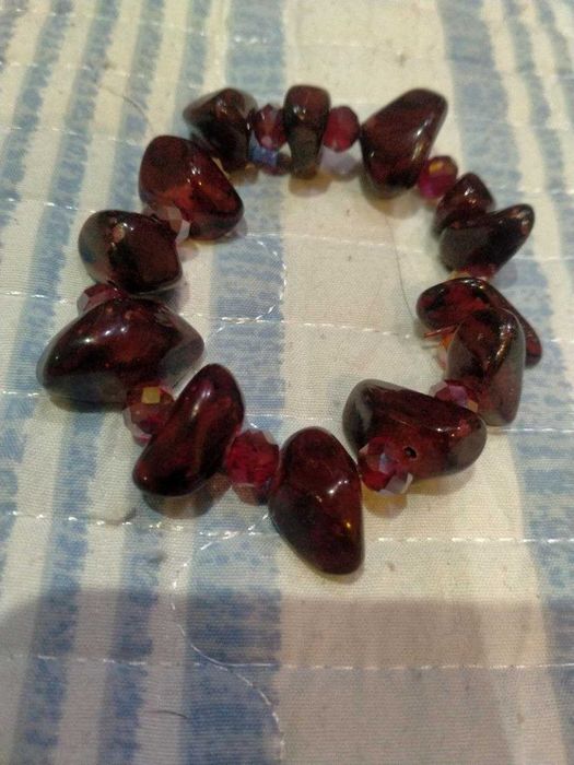 Продается браслет натуральный гранат
