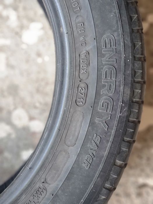 Vând 2 cauciucuri
