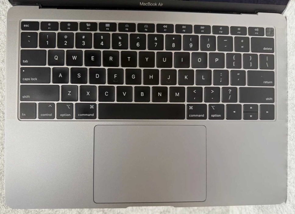 Apple Macbook 2019 8/256GB Ideal Holatda