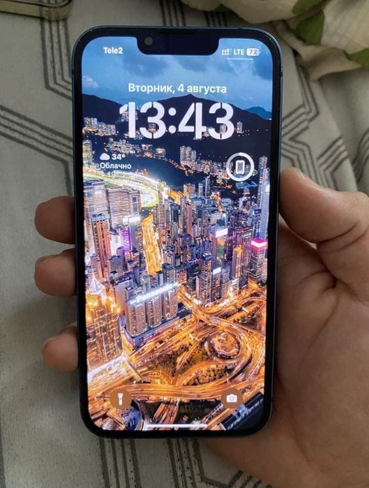iPhone 13 цвет голубой