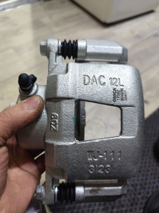 Продам передний суппорт Шевроле Лачетти