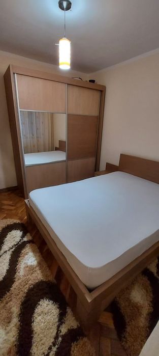 Închiriez apartament
