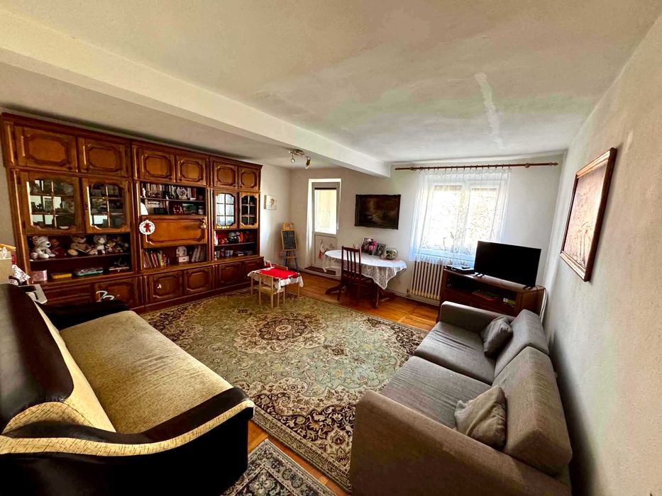 De vanzare apartament cu 3 camere, 2 bai, 3 balcoane - Uioara de Sus