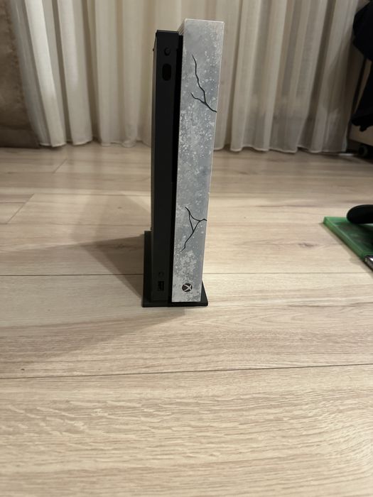 Xbox One X Editie Limitata Gears 5 1tb+2 manete+3 jocuri