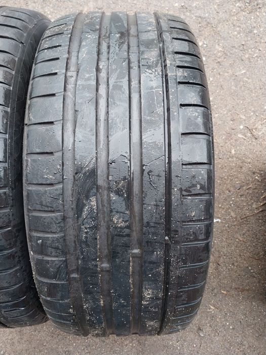 2 шины Nokian 235 45 R17.