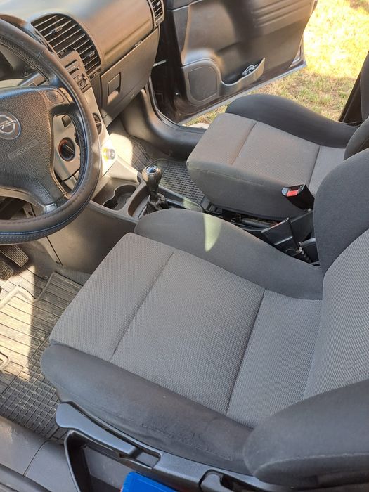 Vand / schimb opel zafira 1.8 benzina
