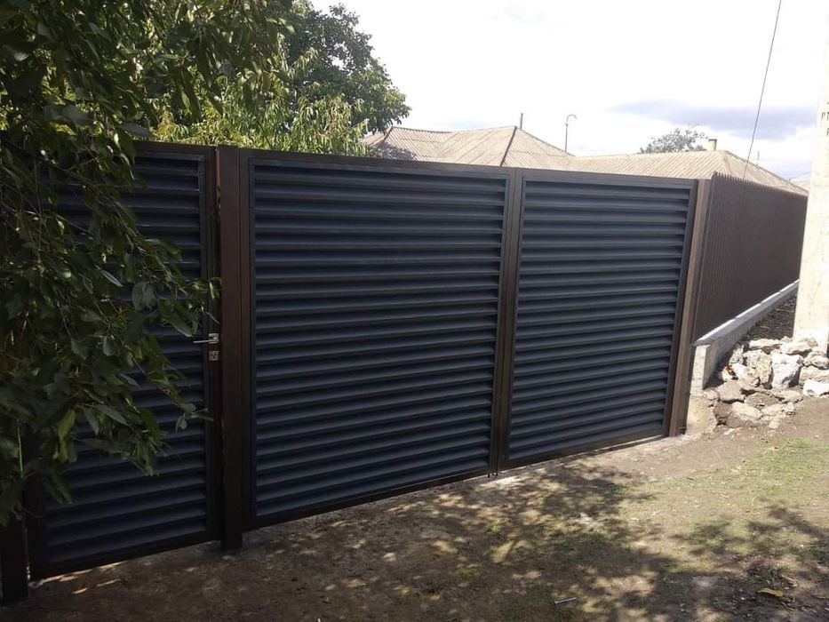 Garduri din panouri tip jaluzea,sipca metalică, plasa bordurata, tabla