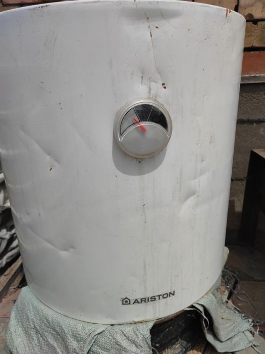 Продам аристон водонагреватель