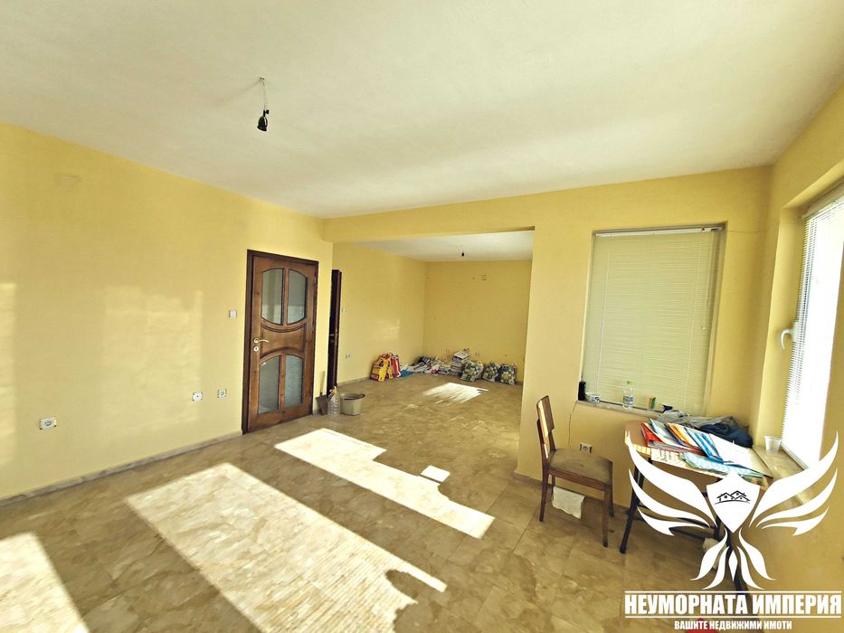 Под наем офис и два апартамента 300РЗП с двор в Асеновград