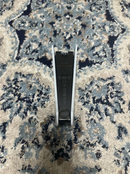 Продам безпроводную зарядку для Ps5