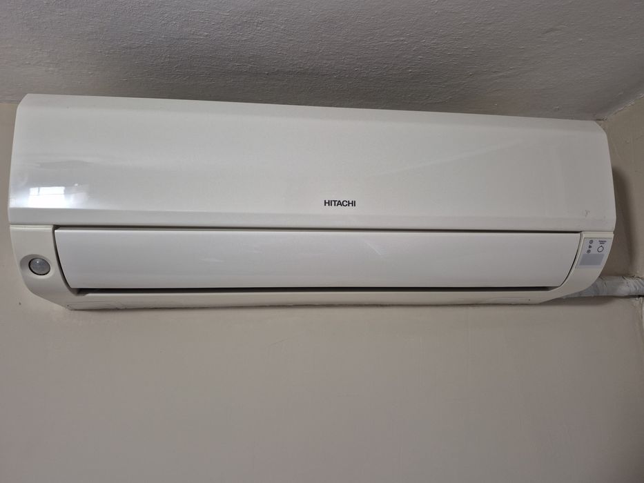 Климатик Hitachi 12