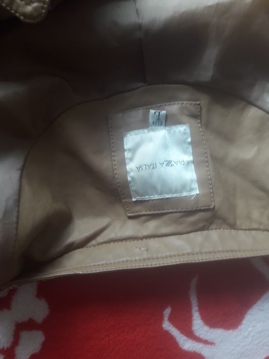 Vind geaca  dama scurtà marimea L  pret 100 lei