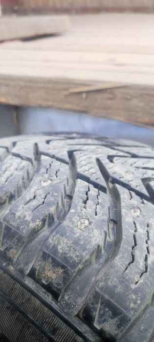 Продам диски с зимней резиной.