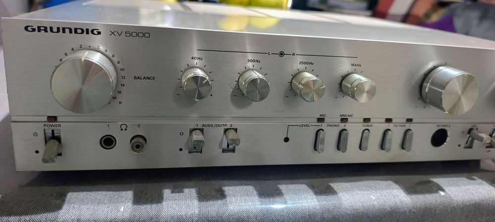 Muzică cu  preamplificator Grundig  xv5000 Blaupunkt  pa-240