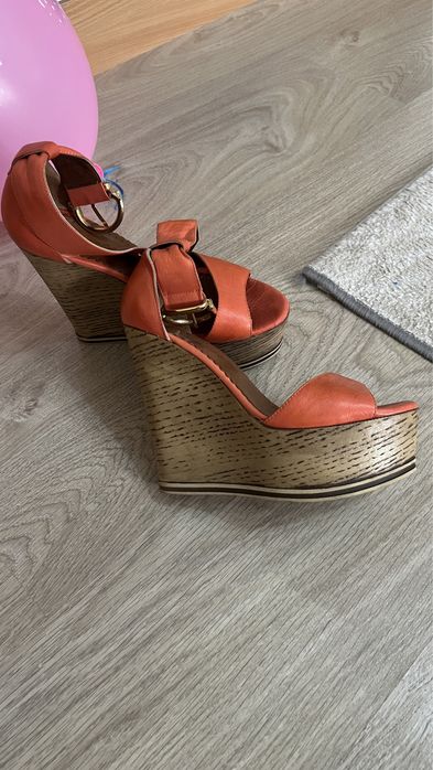 Продам босоножки скала