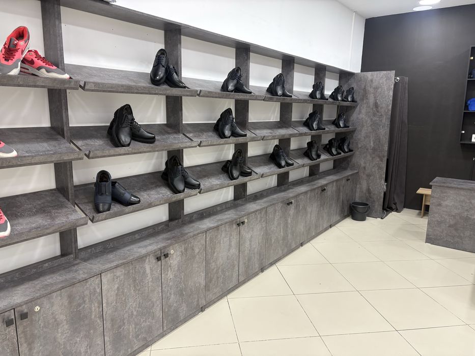 Продается мебель для магазина обуви и одежды