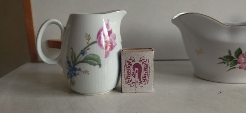 Продаются молочники и соусница  фарфоровые винтажные недорого