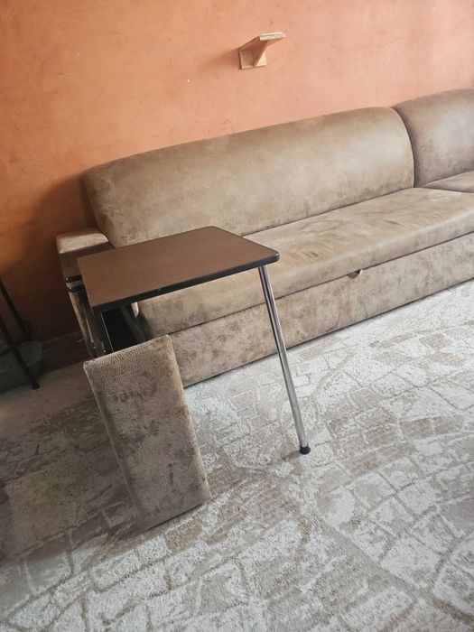 Угловой диван с баром и столом