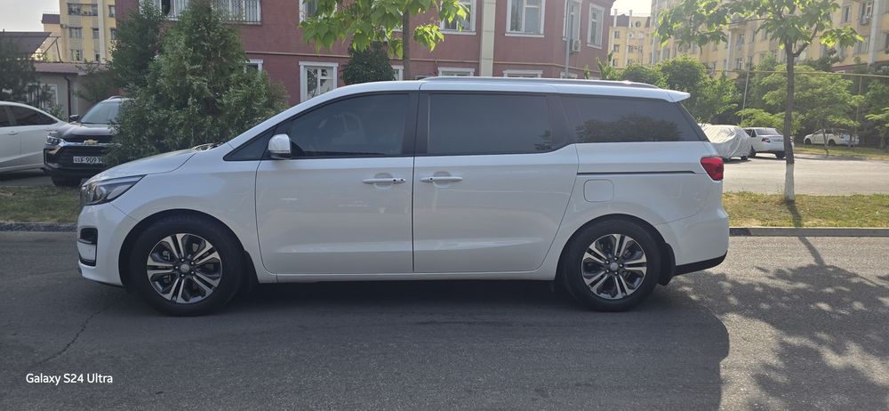 Kia Carnival 3 Grand (Dubai/variant)