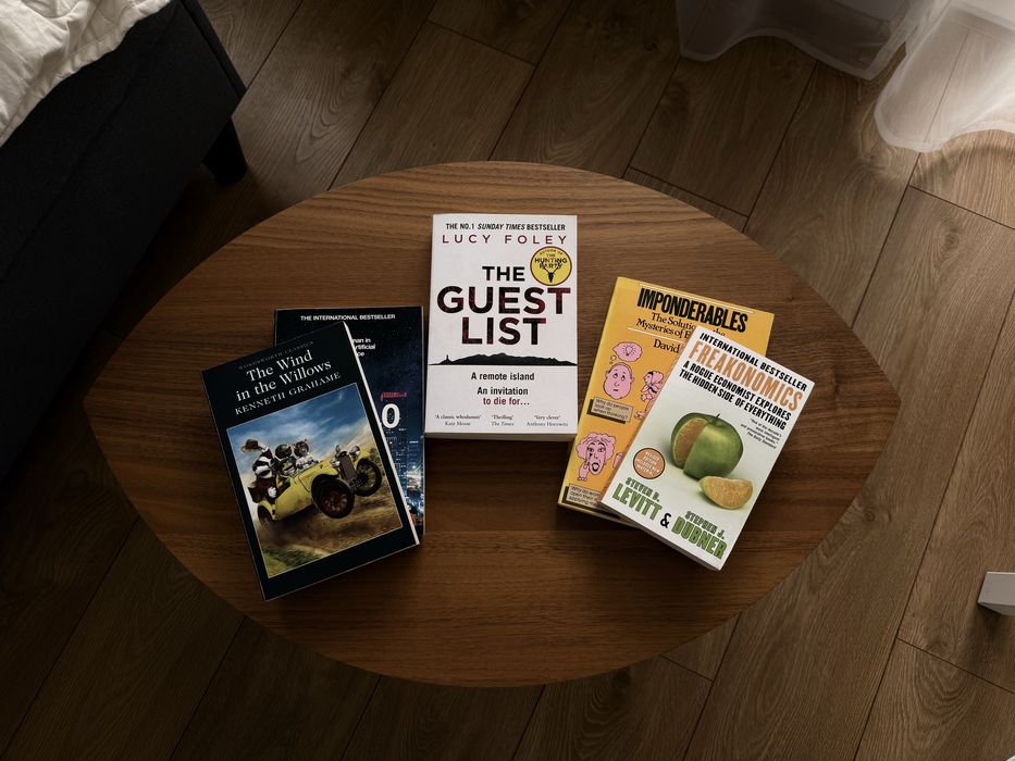 5 книги на английски за 20€ | The Guest List, Freakonomics, Life 3.0