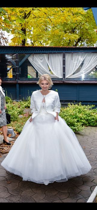 Vand rochie de mireasa tip printesa