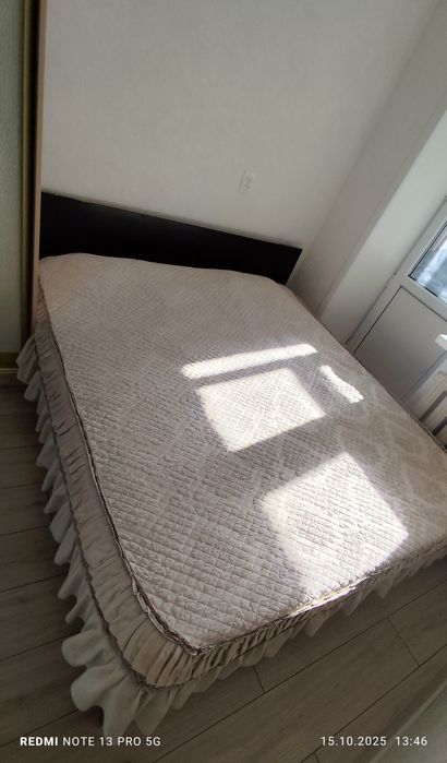 Продаю кровать с матрасом