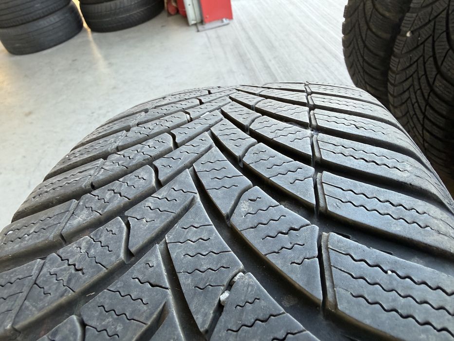 4бр. ОТЛИЧНИ Зимни Гуми С Борд 215/65R/16 **SEMPERIT** DOT:3224- 7.0мм.+6.2мм.