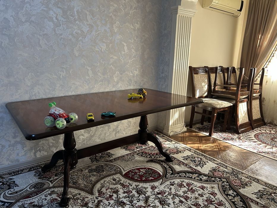 Стол со стульями из дерева (орех)