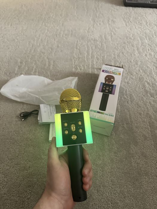 Microfon karaoke cu bluetooth nou gold