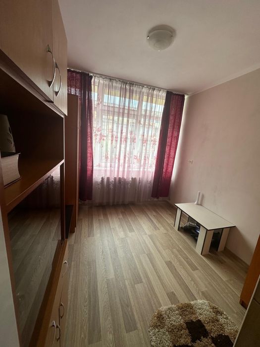 Vand camera de camin 12 m2 - Intabulata, recent renovata