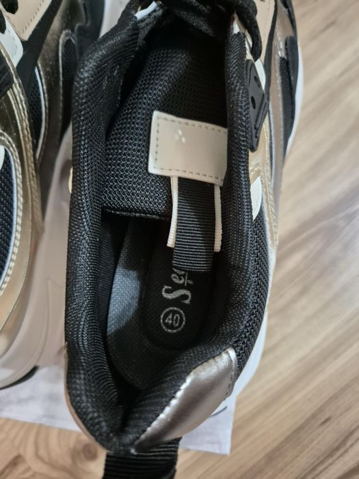 Дамски италиански маратонки номер 40! Състояние ново!