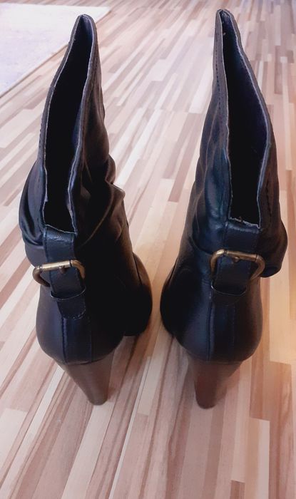 Продавам - Дамски черни боти - 35 номер