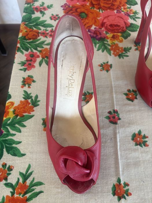 Vand pantofi de ocazie