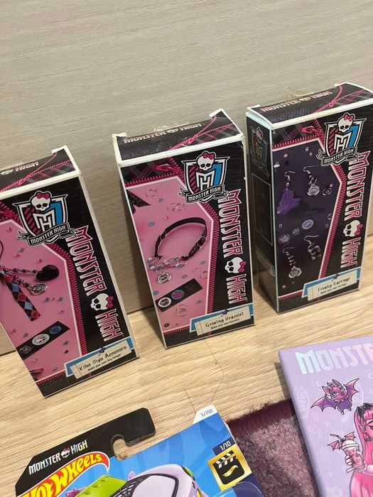 Неща на monster high монстър хай