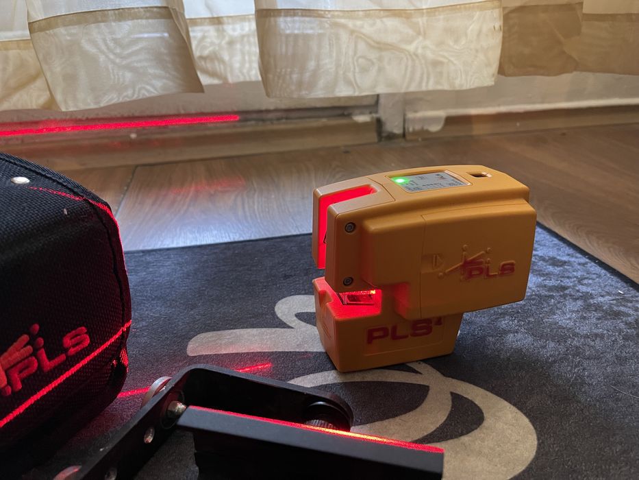 PLS4 Точков лазерен нивелир