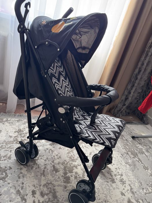 Коляска новая легкая