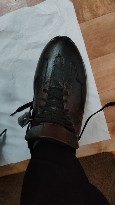 Зимняя обувь сапоги и кроссовки