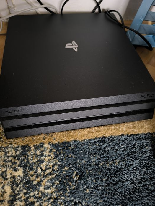 Vand playstation 4Pro-1TB