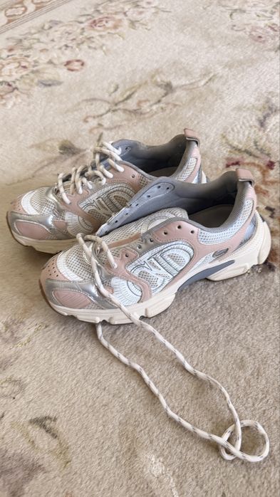 Продам  Кроссовки Dior