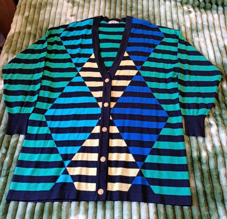 Pulovere diferite mărimi